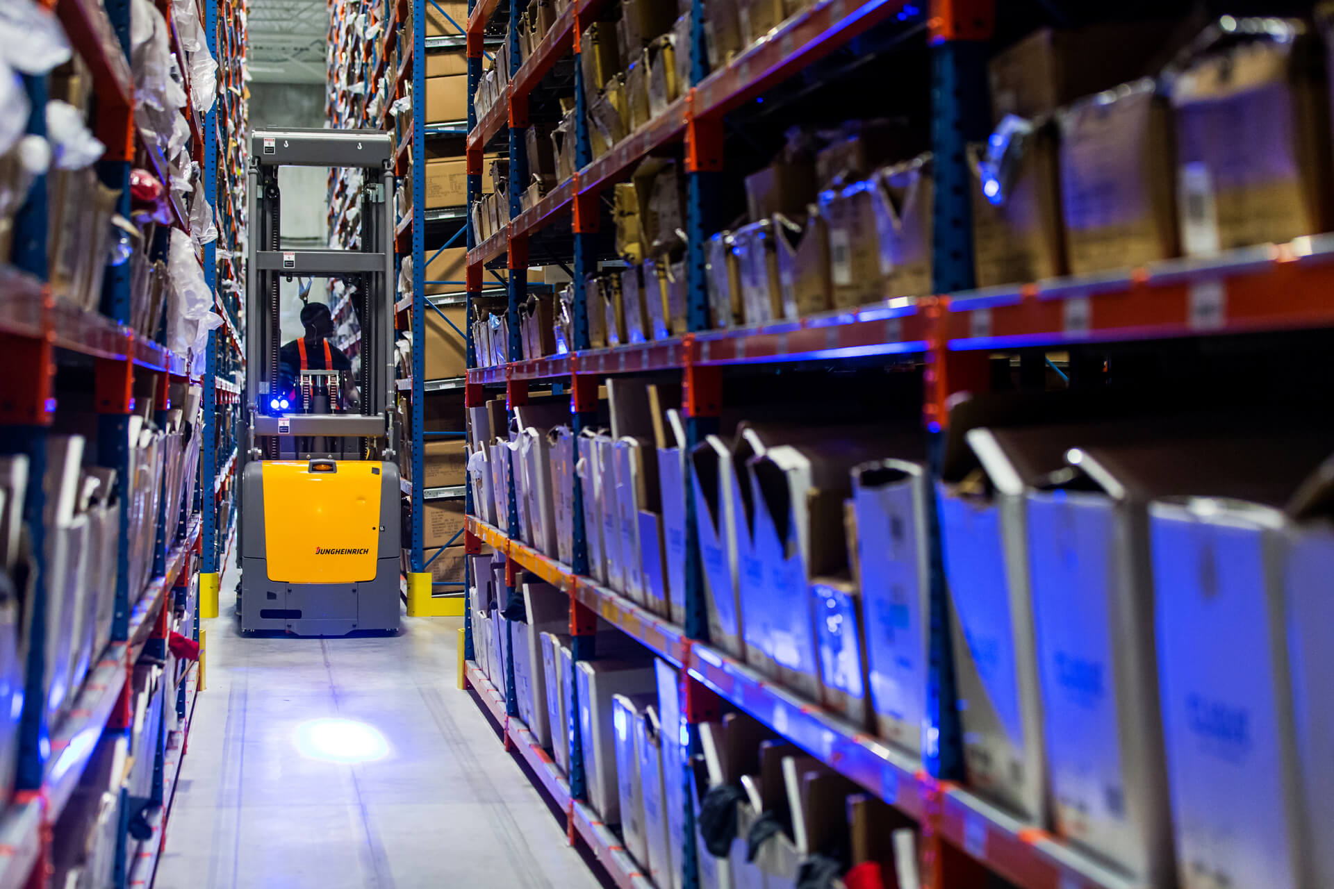 UNEX-Manual-vs-Automated-Warehouse-Storage